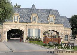 橘郡豪宅 第一季,奢华生活背后的秘密风云